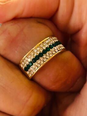 💗💗💗Gold plated Ring with Emerald Green and Clear Stones size 5